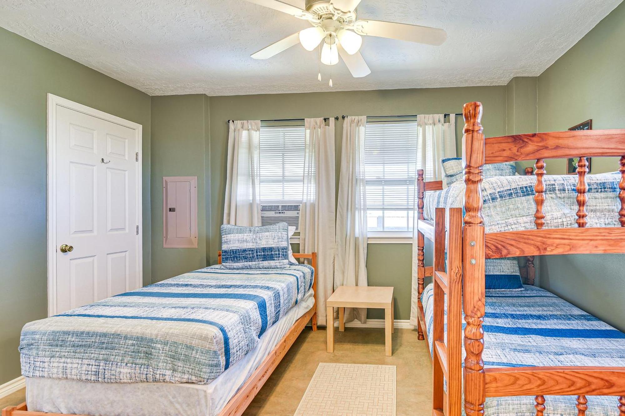 Crystal Beach Home With 2 Grills Walk To Shore! Экстерьер фото
